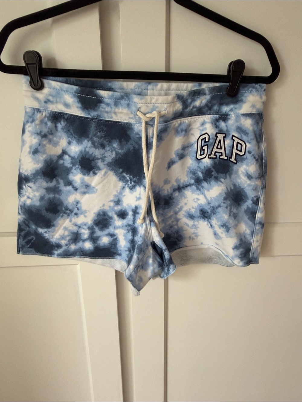 GAP Women’s Blue and White Tie-Dye Athletic Lounge Shorts